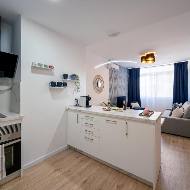 Torremolinos Centro Apartamento con parking y playa a 5 min, wifi alta velocidad - Apartamento - 9