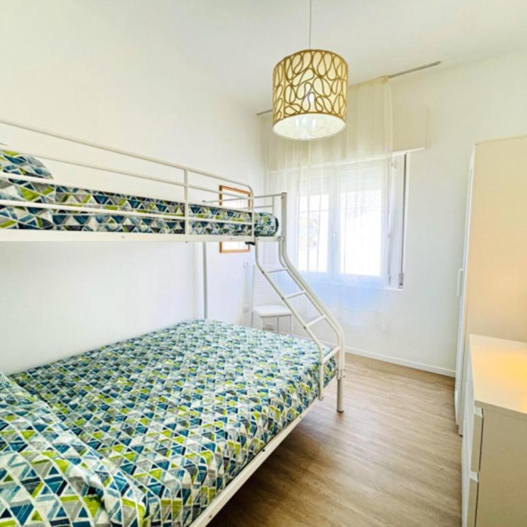 Beachside apartment with balcony - Apartment - 8