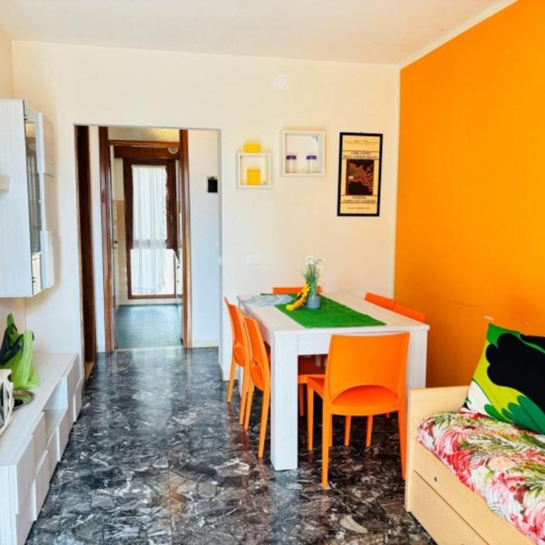 Bright flat with balcony - Appartamento - 4