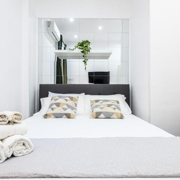 Giordano Suite Center - Camera Familiare con Bagno Privato - 6