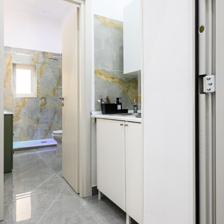Giordano Suite Center - Camera Quadrupla con Bagno Privato - 9