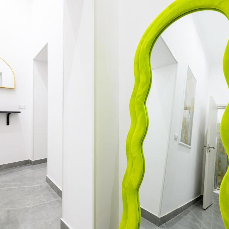 Giordano Suite Center - Camera Familiare con Bagno Privato - 10