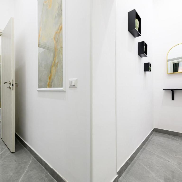 Giordano Suite Center - Camera Familiare con Bagno Privato - 11