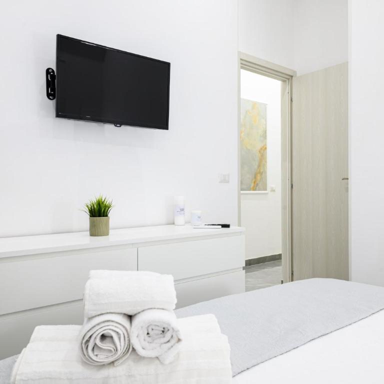 Giordano Suite Center - Camera Familiare con Bagno Privato - 13