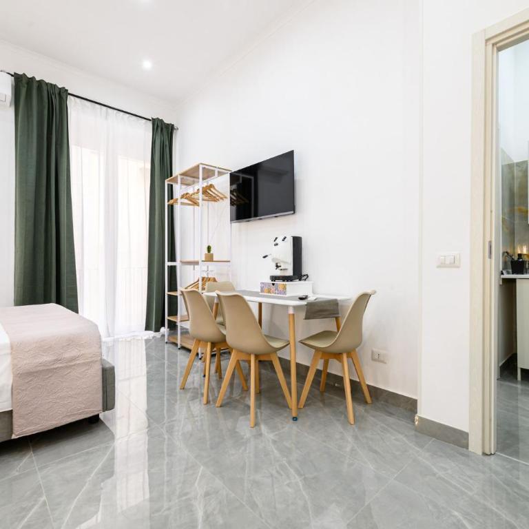 Giordano Suite Center - Camera Quadrupla con Bagno Privato - 14