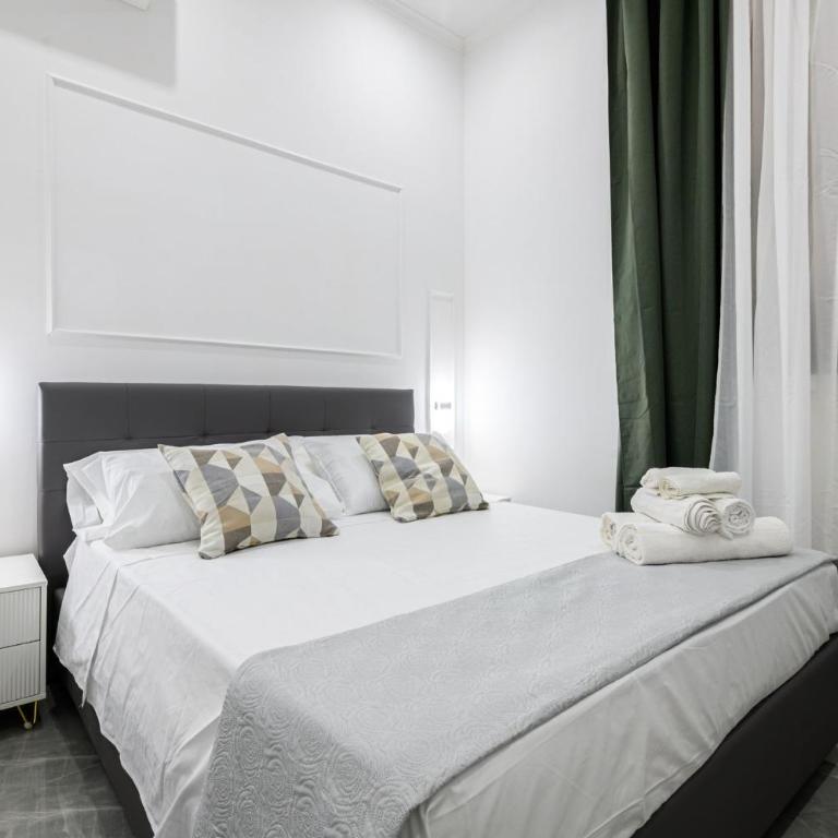 Giordano Suite Center - Camera Familiare con Bagno Privato - 16