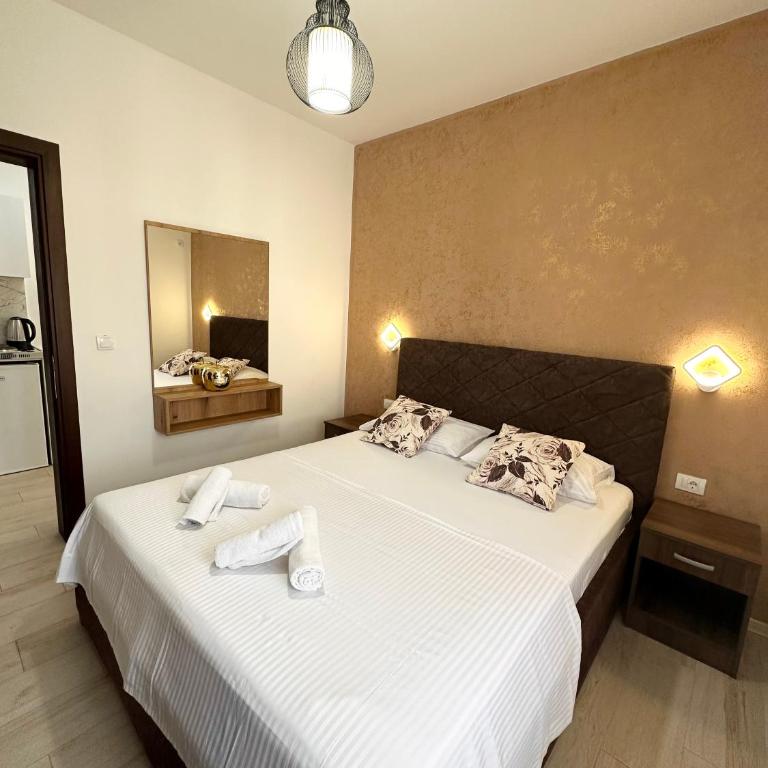 Apartmens Xhenis Lux - Deluks Apartman s 1 Spavaćom Sobom i Pogledom na Vrt - 4