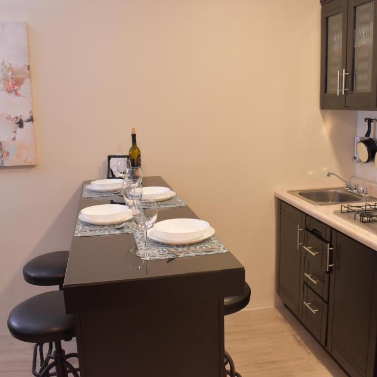 Chayo's Departamentos - Two-Bedroom Apartment - 10