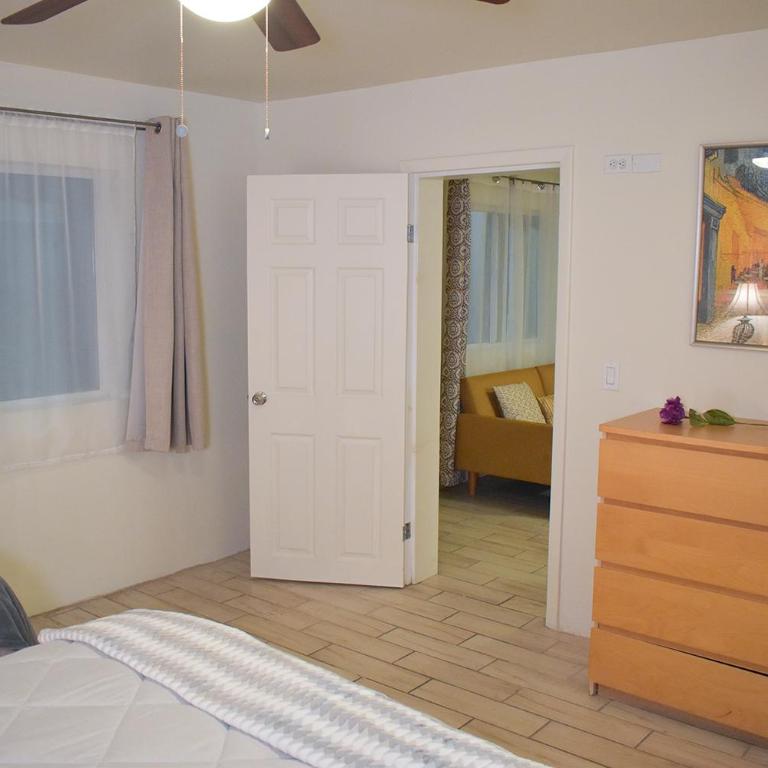 Chayo's Departamentos - Family Room - 8