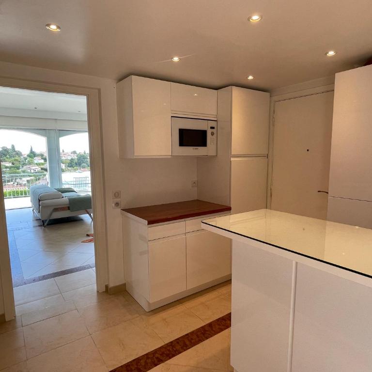 Luxe et calme avec vue mer panoramique à Antibes - Villa avec Piscine Privée - 15