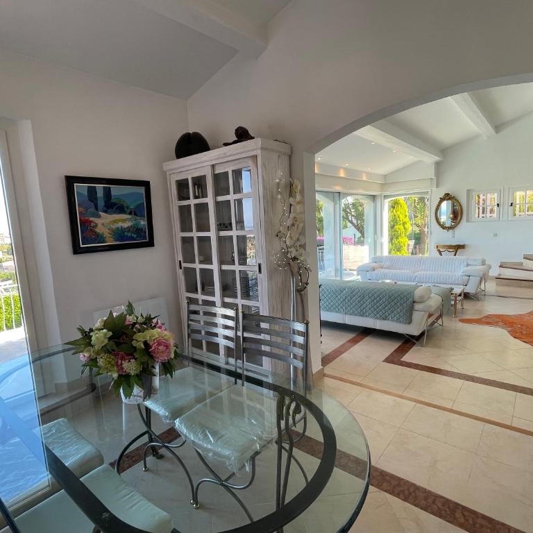 Luxe et calme avec vue mer panoramique à Antibes - Villa avec Piscine Privée - 18