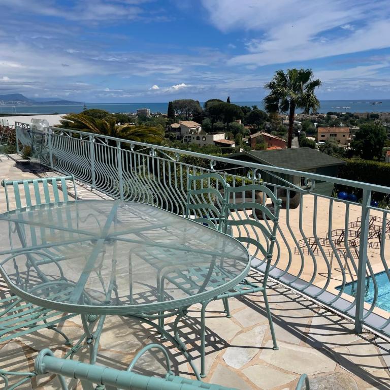 Luxe et calme avec vue mer panoramique à Antibes - Villa avec Piscine Privée - 29