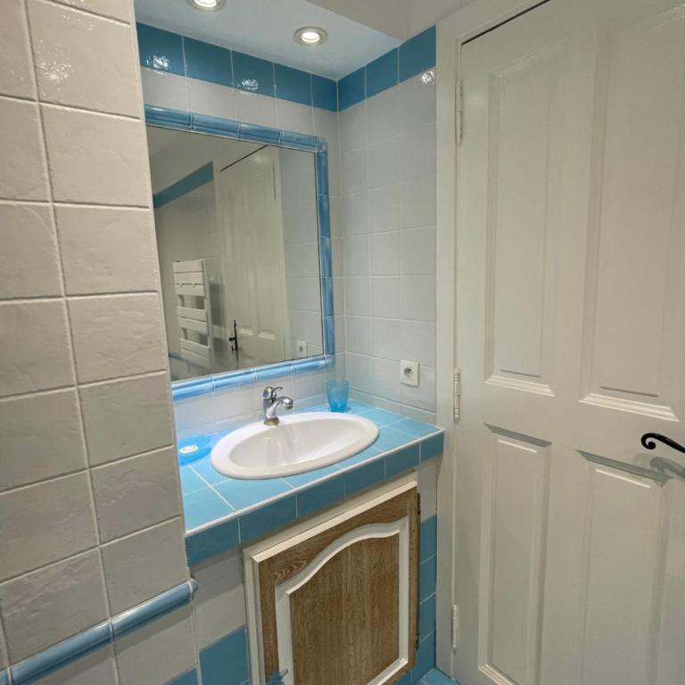 Luxe et calme avec vue mer panoramique à Antibes - Villa avec Piscine Privée - 28