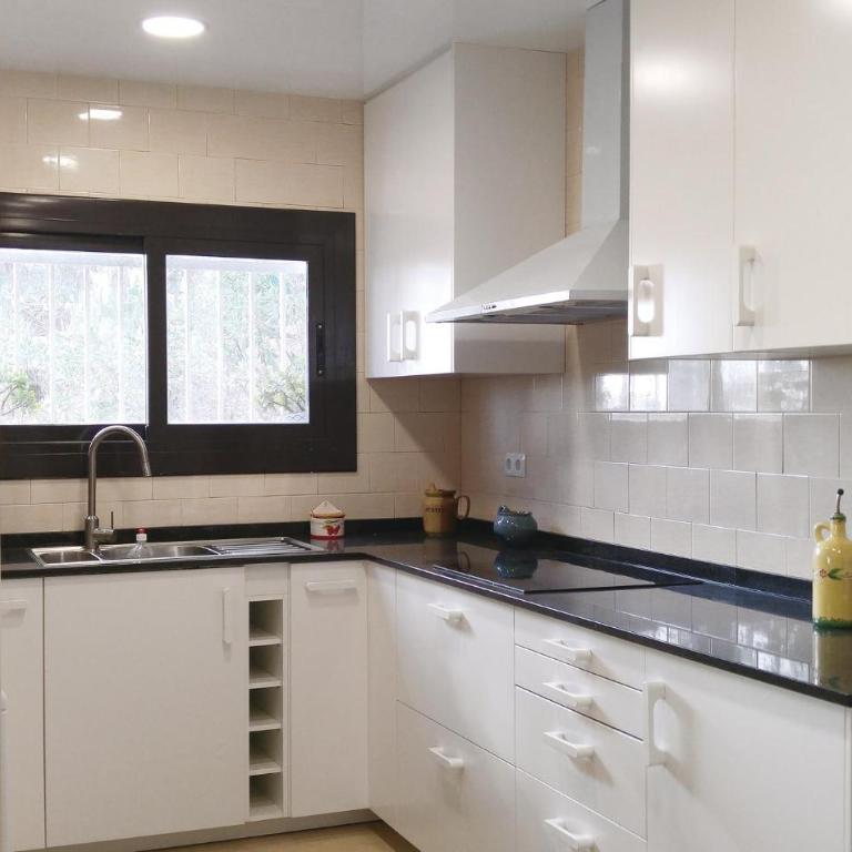 Gorgeous Home In Blanes - Casa de 4 dormitorios - 7