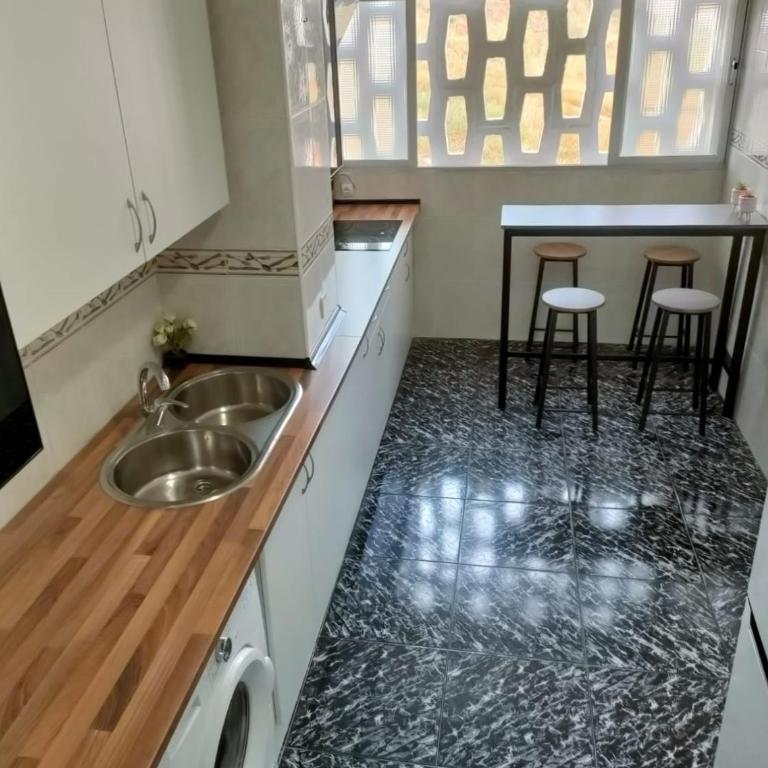 Urban Stay Rosaleda- Modern Apartament For 7 - Apartamento de 3 dormitorios - 9