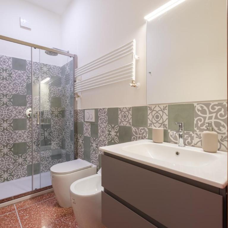 Oasis Of Tranquility Just Minutes From Downtown - Three-Bedroom Apartment - 17