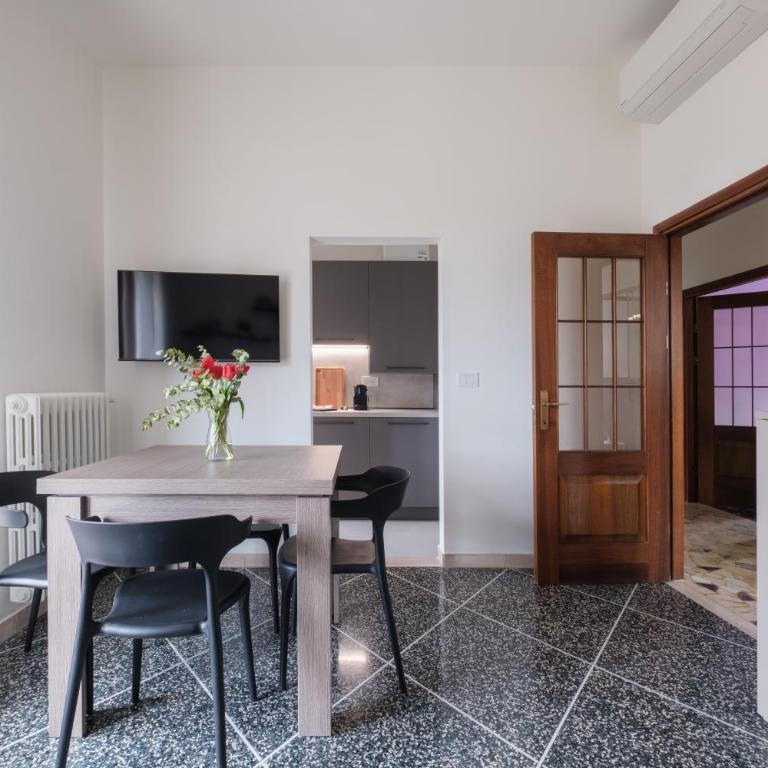 Oasis Of Tranquility Just Minutes From Downtown - Three-Bedroom Apartment - 6