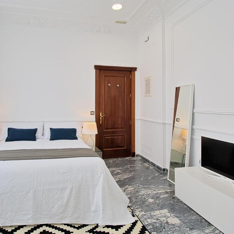 Apartamentos Plaza Constitución - Larios - Estudio Estándar con vistas al interior - 2
