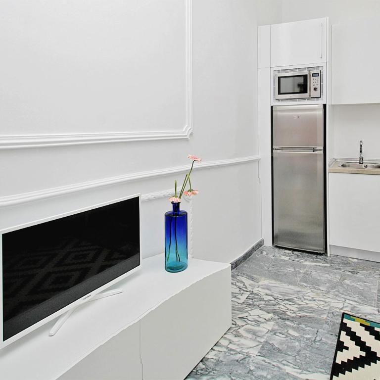 Apartamentos Plaza Constitución - Larios - Estudio Estándar con vistas al interior - 4