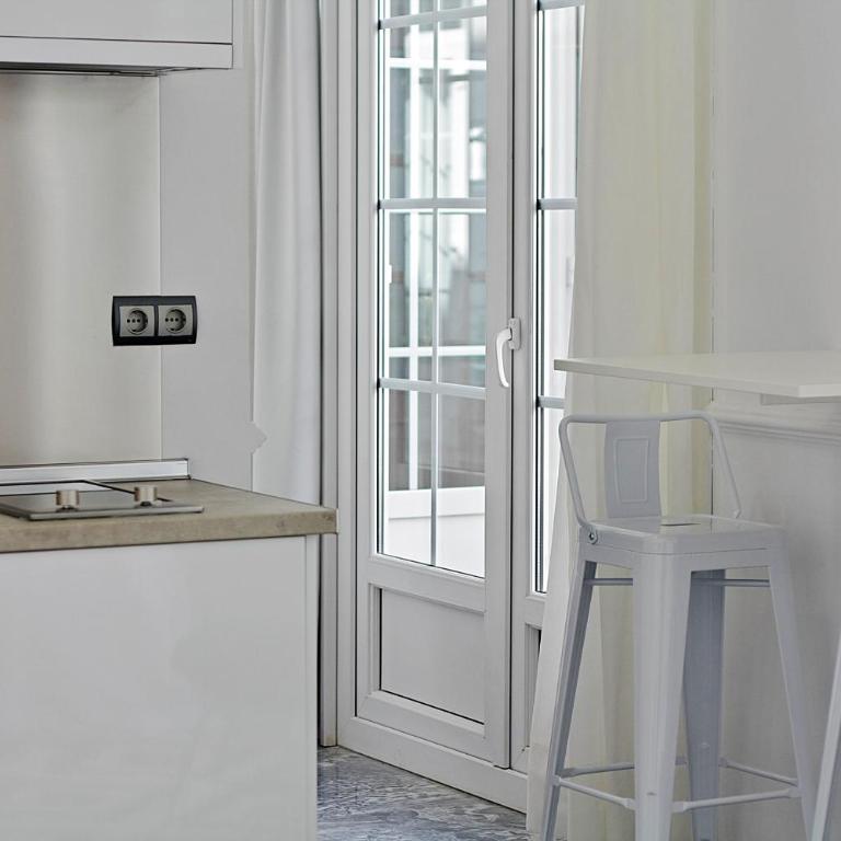 Apartamentos Plaza Constitución - Larios - Estudio Estándar con vistas al interior - 6