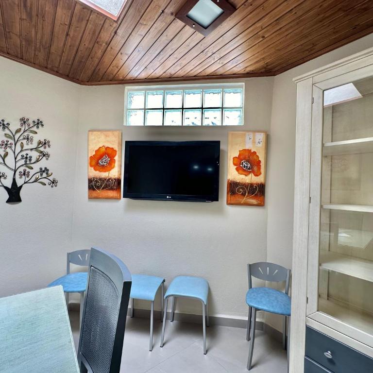 Apartamento Frente a la Playa con Piscina y Terraza en Puerto Marina - Two-Bedroom Apartment with Sea View - 44