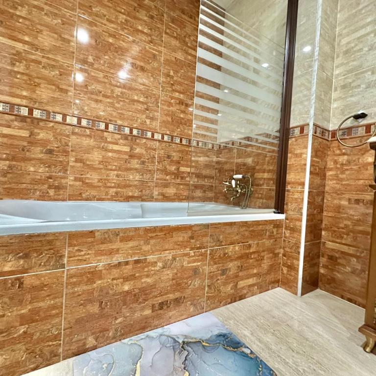 Apartamento Frente a la Playa con Piscina y Terraza en Puerto Marina - Two-Bedroom Apartment with Sea View - 11