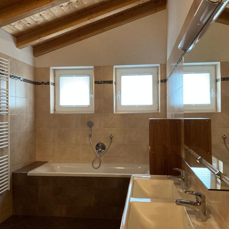 Ferienwohnung - Apartment mit 4 Schlafzimmern und einem Balkon - 23