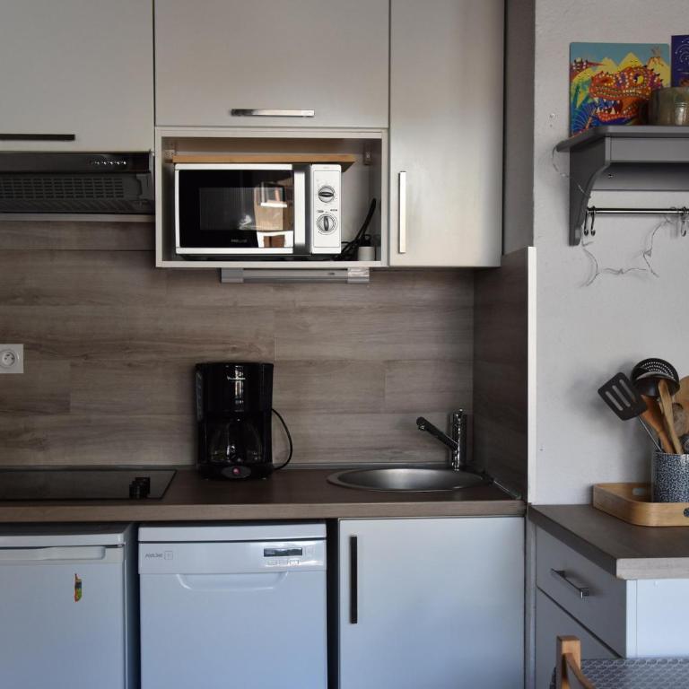 Duplex ensoleillé centre village avec balcon et parking privé - FR-1-464-86 - Appartement 1 Chambre - 2