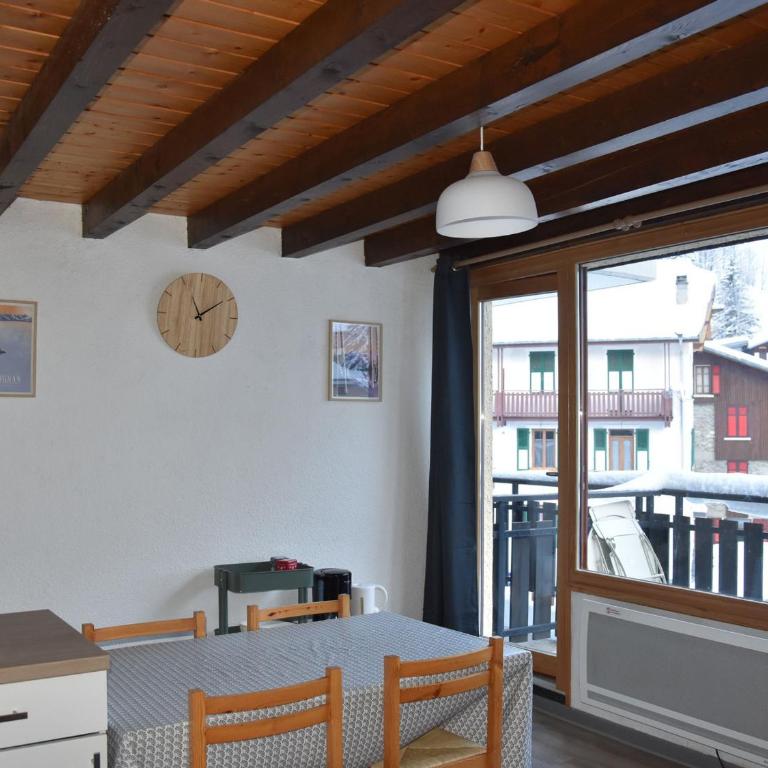 Duplex ensoleillé centre village avec balcon et parking privé - FR-1-464-86 - Appartement 1 Chambre - 5