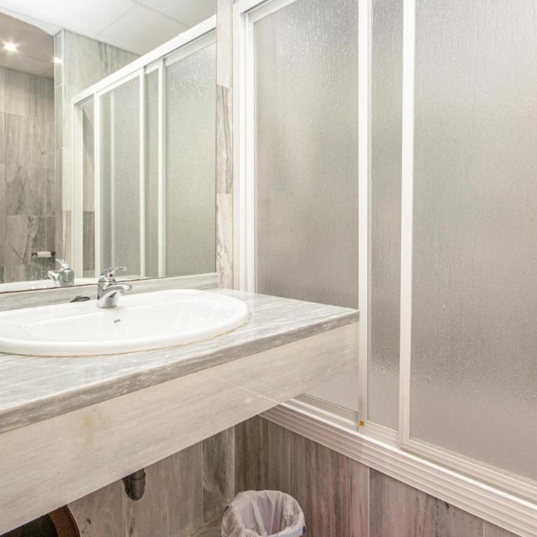 2 Bedroom Awesome Apartment In Marbella - Apartamento de 2 dormitorios - 27