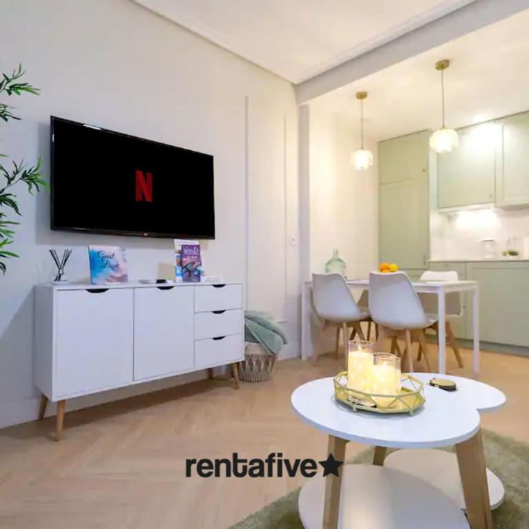 rentafive - Nuevo - Ascensor - Junto a la Playa - Apartamento de 1 dormitorio - 1