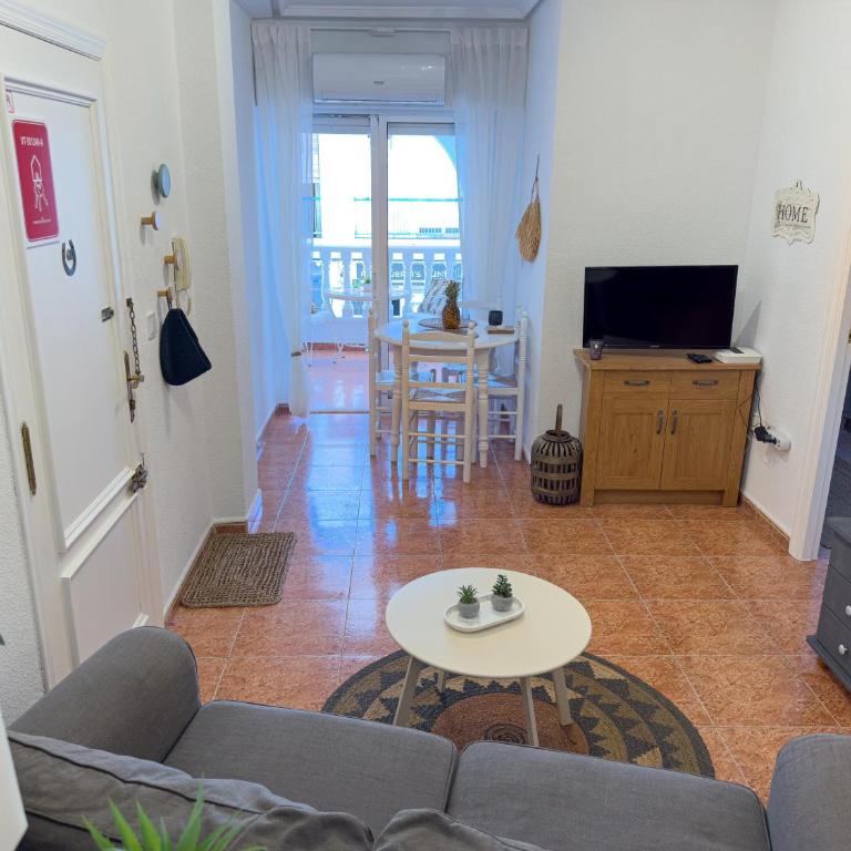 Torrevieja Seaside Escape - Two-Bedroom Apartment - 3