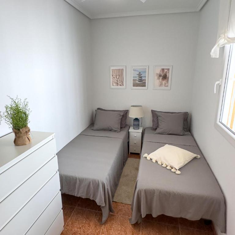 Torrevieja Seaside Escape - Two-Bedroom Apartment - 10