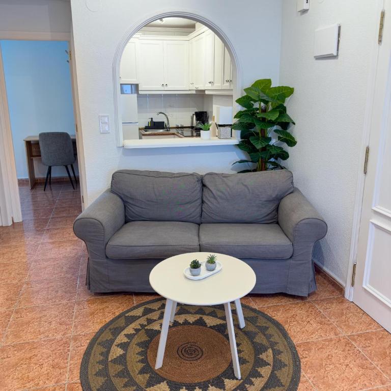 Torrevieja Seaside Escape - Two-Bedroom Apartment - 2