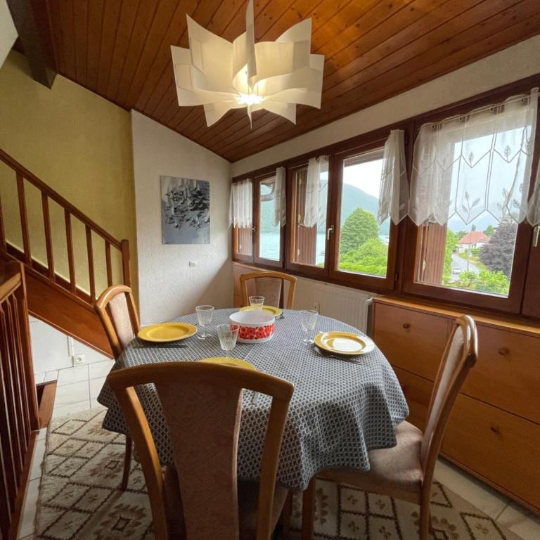 Rare 2 bedroom with private beach on Lake Annecy - Two-Bedroom Apartment - 5