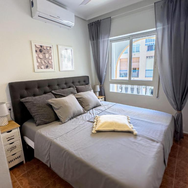 Torrevieja Seaside Escape - Two-Bedroom Apartment - 7