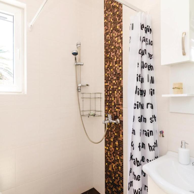 Lovely Home In Radovici With Kitchen - Vikendica sa Tri Spavaće Sobe - 23