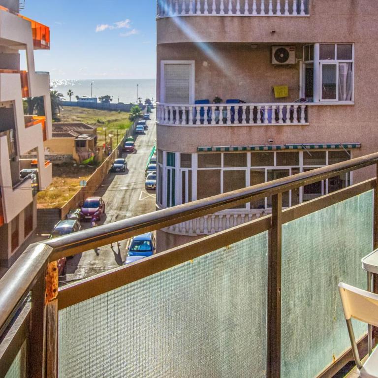 3 Bedroom Beach Front Apartment In Torrevieja - Three-Bedroom Apartment - 10