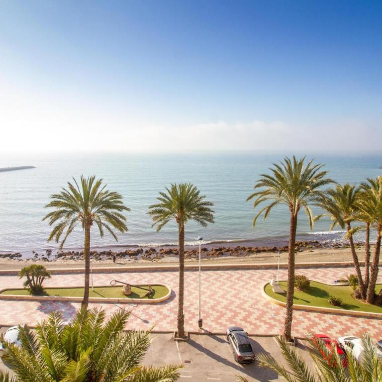 4 Bedroom Cozy Apartment In Santa Pola - Apartamento con 4 dormitorios - 25