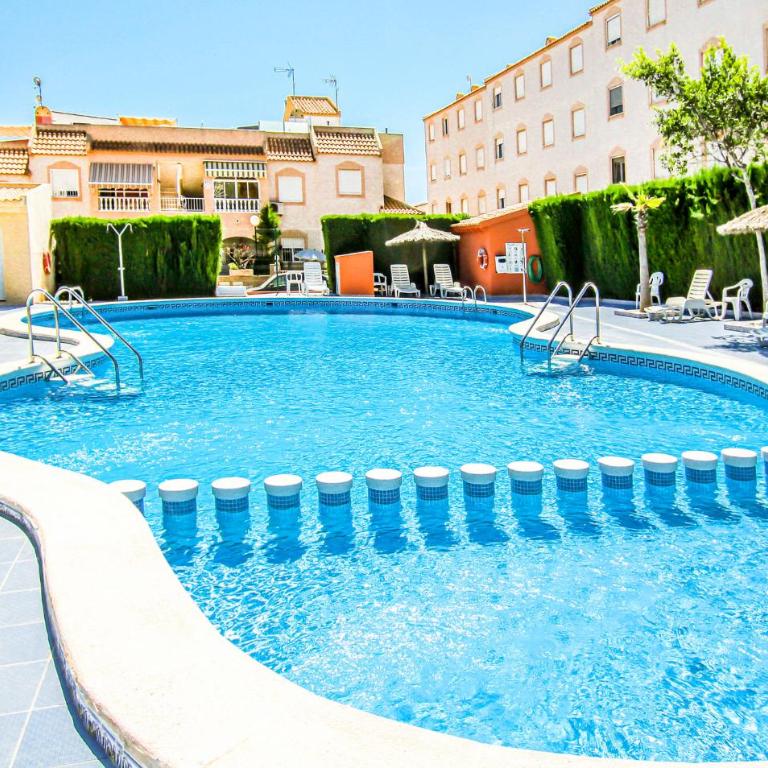 2 Bedroom Lovely Apartment In Torrevieja - Apartamento de 2 dormitorios - 1