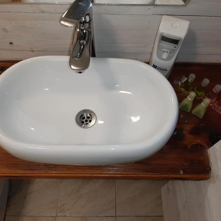 Hotel Trocadero - Small Double Room - 3