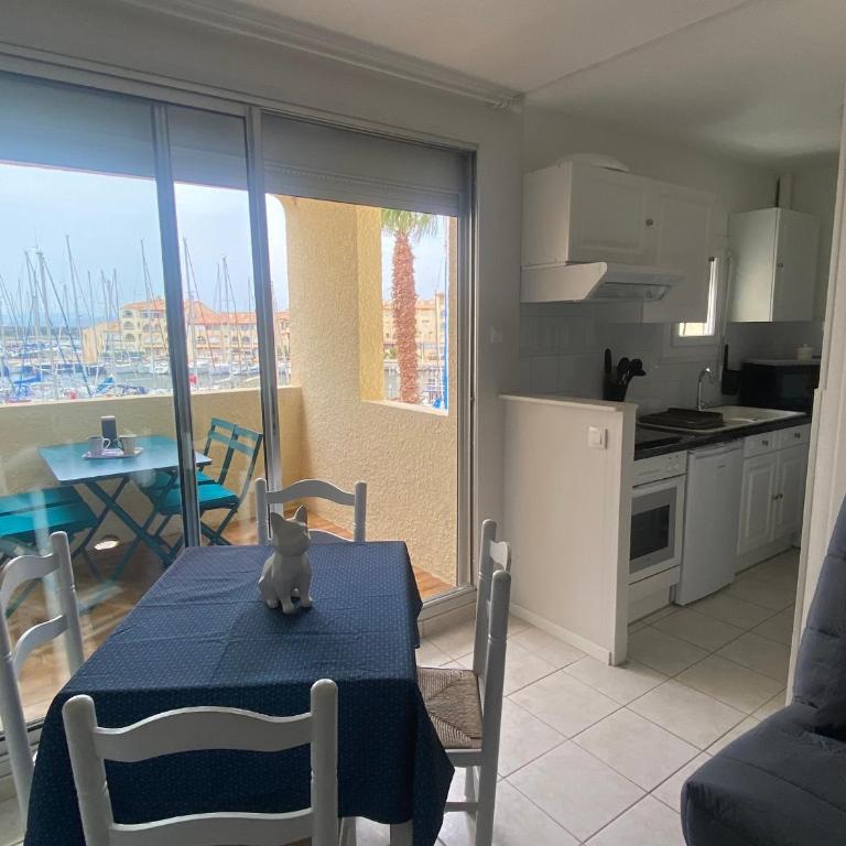Port Leucate: T2 Alcove Climatisé, 6 Pers, Parking, Animaux bienvenus - FR-1-798-11 - Appartement - 6