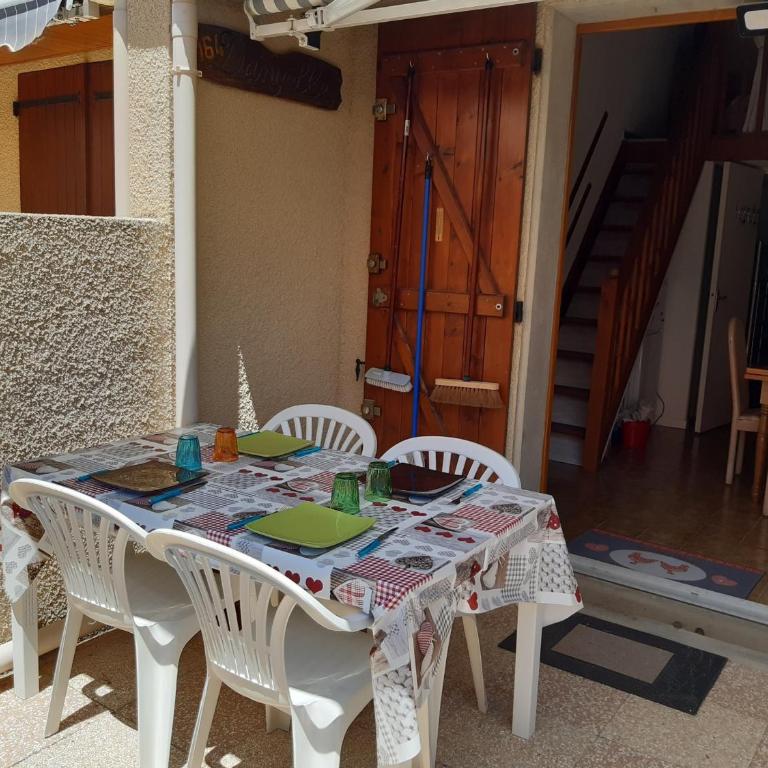Villa Climatisée avec Mezzanine, Parking Sécurisé et Terrasse près du Lac Marin pour 4 Personnes - FR-1-798-42 - Villa - 1