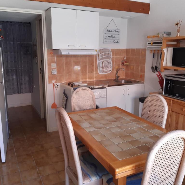 Villa Climatisée avec Mezzanine, Parking Sécurisé et Terrasse près du Lac Marin pour 4 Personnes - FR-1-798-42 - Villa - 5