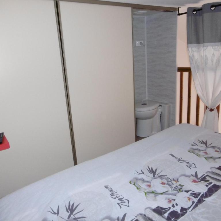 Villa Climatisée avec Mezzanine, Parking Sécurisé et Terrasse près du Lac Marin pour 4 Personnes - FR-1-798-42 - Villa - 8