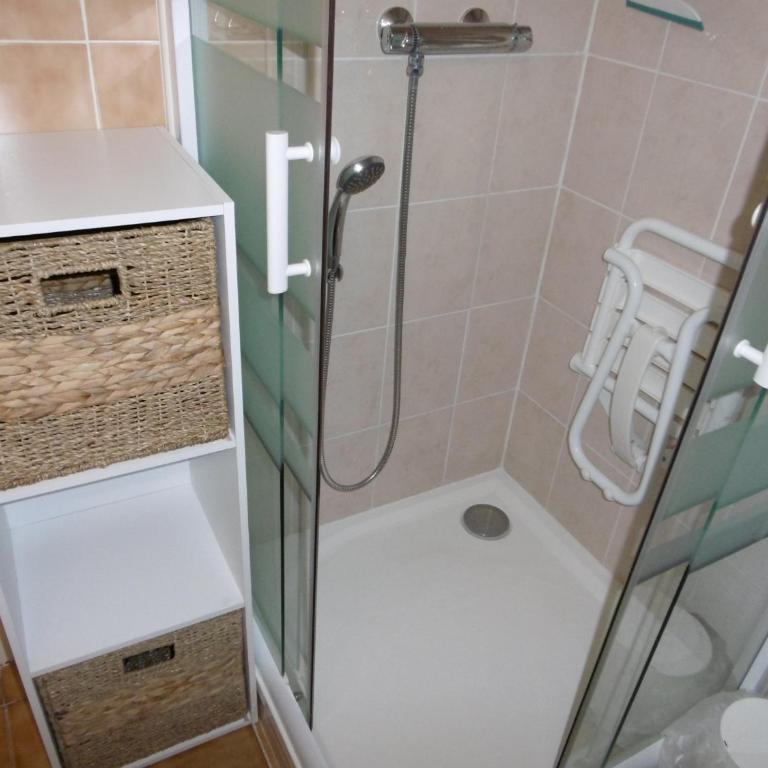 Villa Climatisée avec Mezzanine, Parking Sécurisé et Terrasse près du Lac Marin pour 4 Personnes - FR-1-798-42 - Villa - 10