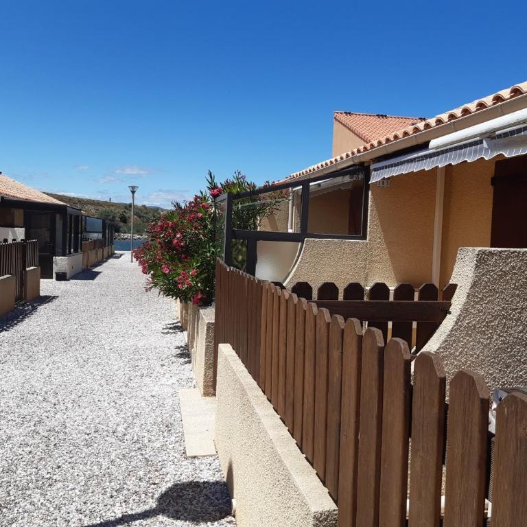 Villa Climatisée avec Mezzanine, Parking Sécurisé et Terrasse près du Lac Marin pour 4 Personnes - FR-1-798-42 - Villa - 11