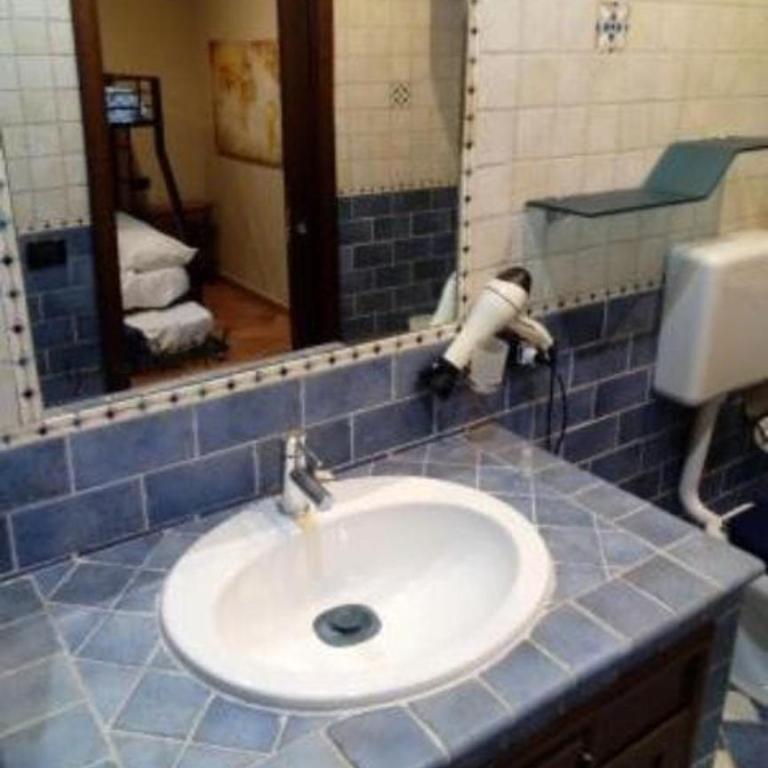 Casa Alice - Camera Quadrupla con Bagno Privato - 1