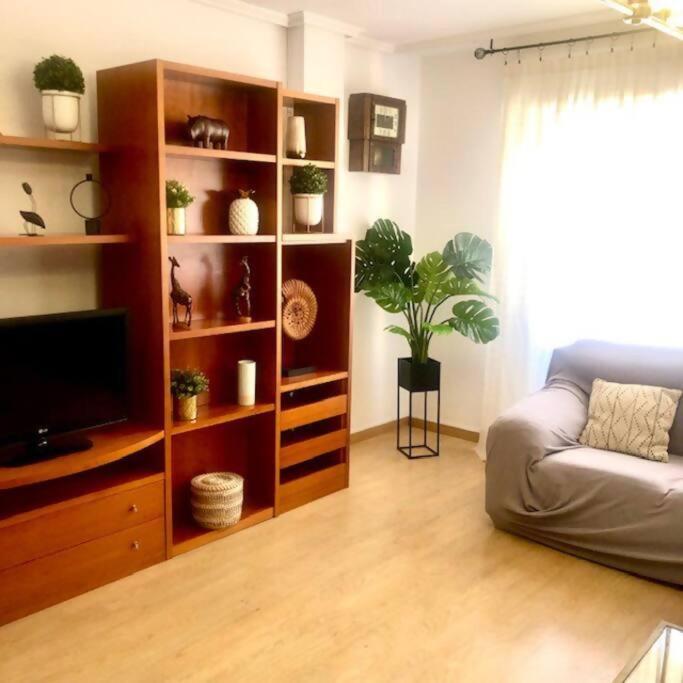 NUEVO! Con piscina a 2 minutos estación tren AVE. - Apartamento de 3 dormitorios - 8