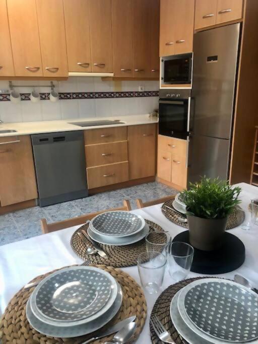 NUEVO! Con piscina a 2 minutos estación tren AVE. - Apartamento de 3 dormitorios - 41